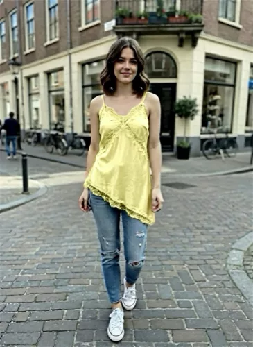 BeUnique Fashion szatén csipkeszegős topp Yellow One Size