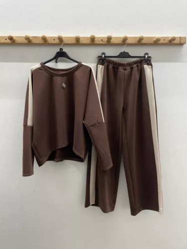 BeUnique Fashion Kétrészes oldalt arany passzés melegítő szett Coffee One Size