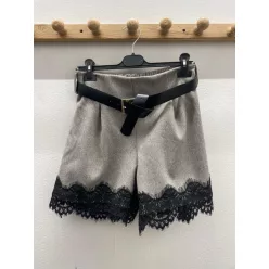   Beunique Fashion Szövet rövidnadrág csipke szegéllyel Taupe One Size