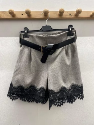 Beunique Fashion Szövet rövidnadrág csipke szegéllyel Taupe One Size
