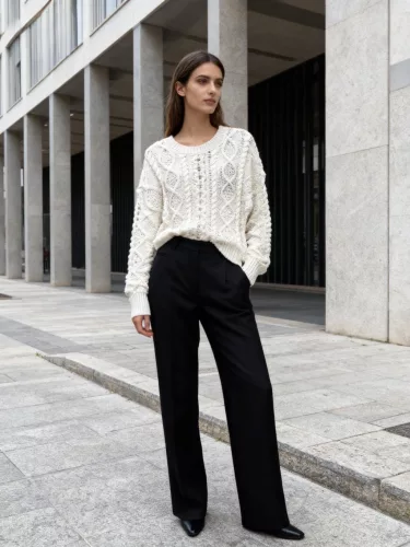 Beunique Fashion Horgolt pulcsi hátán arany karabíner dísszel Beige One Size