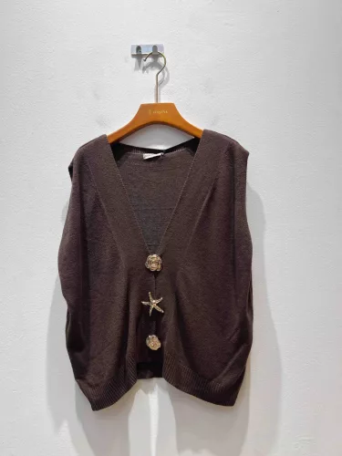 Beunique Fashion Kötött mellény arany dekor gombbal Coffee One Size